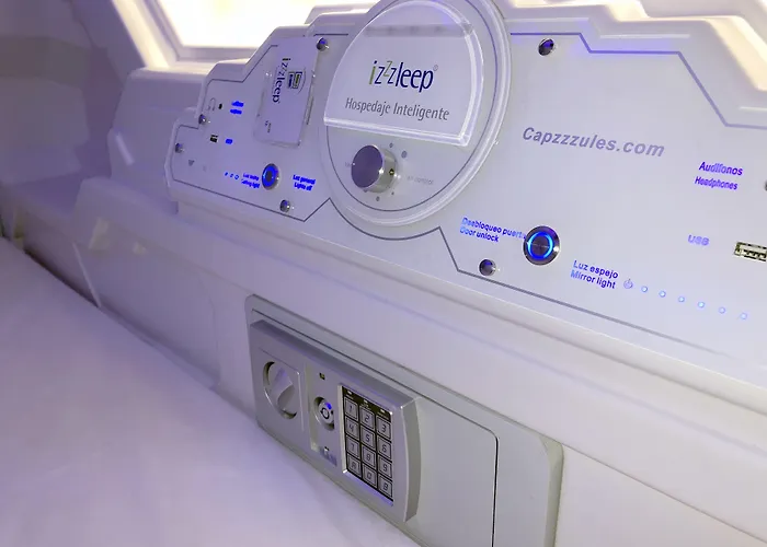 Izzzleep Aeropuerto Terminal 2 Capsule hotel 3*