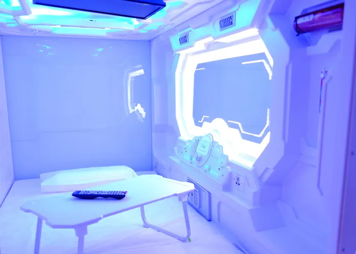 Izzzleep Aeropuerto Terminal 2 Capsule hotel 3*