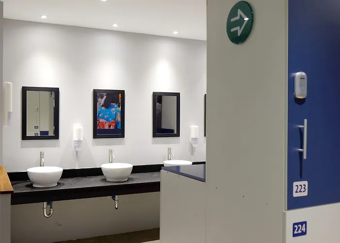 Izzzleep Aeropuerto Terminal 2 3*