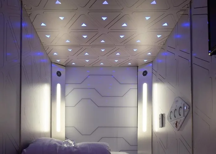 Izzzleep Aeropuerto Terminal 2 Capsule hotel 3*
