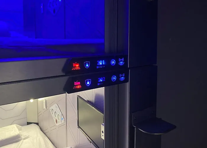 Izzzleep Aeropuerto Terminal 2 3*