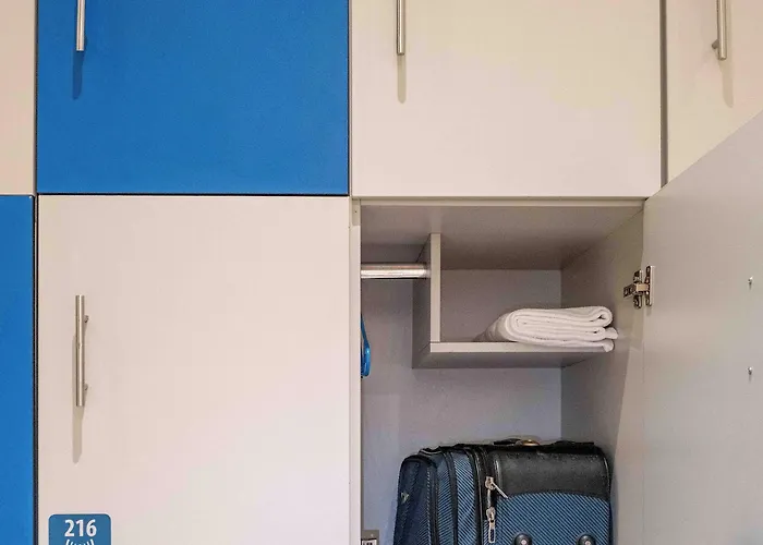 Izzzleep Aeropuerto Terminal 2 3*