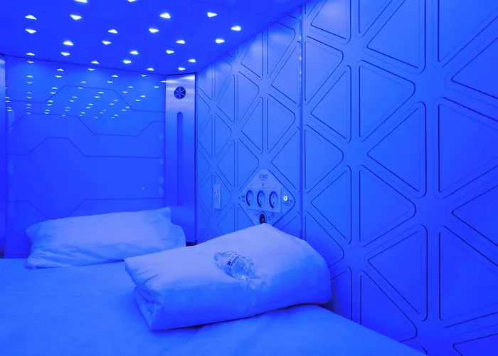 Izzzleep Aeropuerto Terminal 2 3*